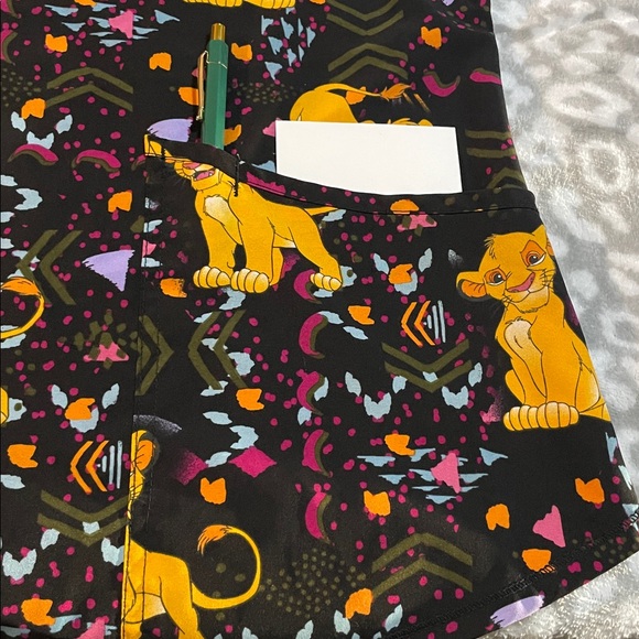 Disney Lion King Simba Print Short Sleeve Scrub Top - Picture 5 of 9